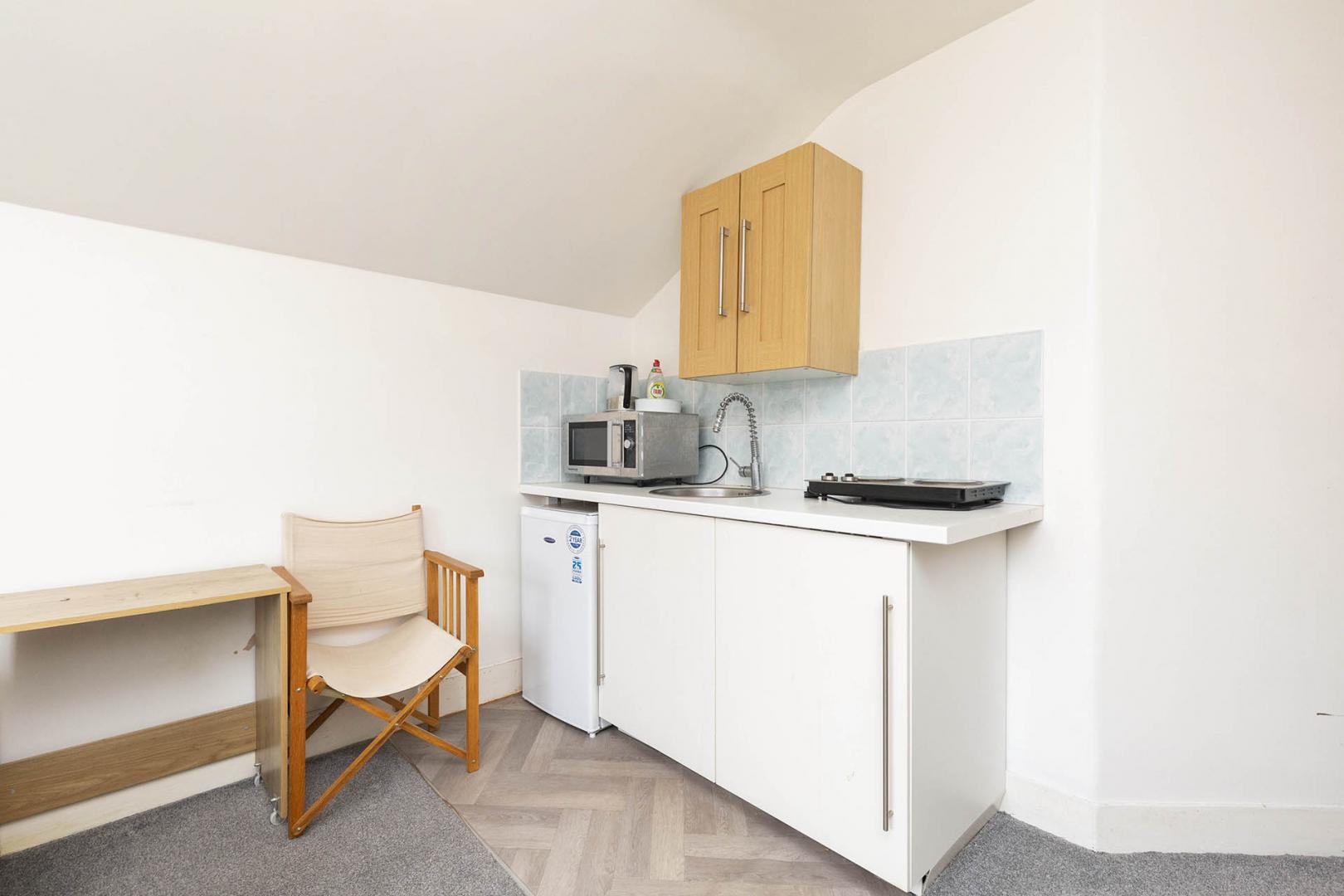 			Studio Apartment, 1 bath, 1 reception Flat			 Teignmouth Road, Willesden Green